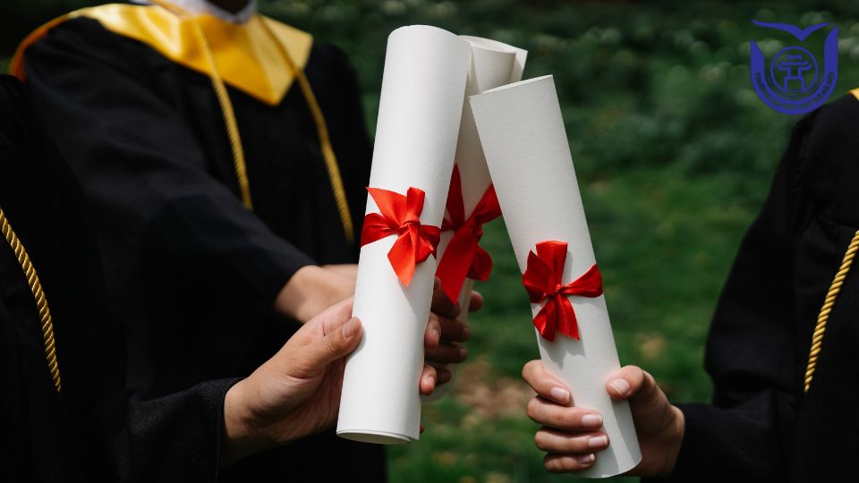 Nên học bằng liên thông hay bằng chính quy? Học ở đâu?